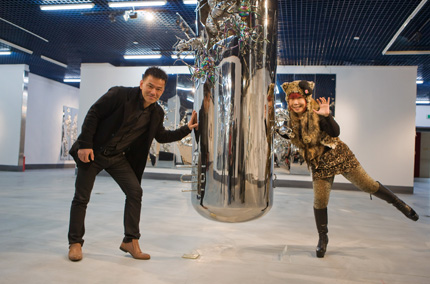 2011年12月31日，陳志光在福建省立美術館的個展開幕上，打造了一個金盆讓陸蓉之洗手，代表正式結束她的策展生涯